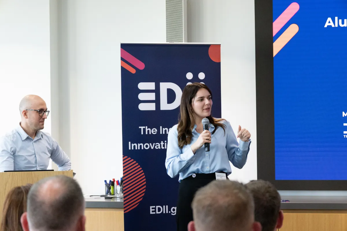 EDII-DM-Embed-C10L-Showcase-09